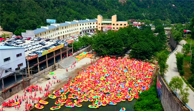开学前最后的浪,那一定是尧山大峡谷漂流了! 开学前最后的浪,那一定是尧山大峡谷漂流了!